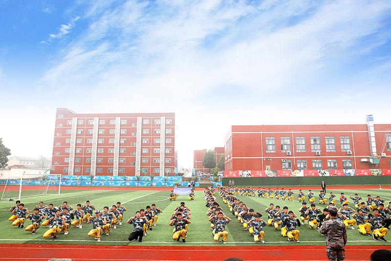 西安萬通汽車學(xué)校專業(yè)學(xué)費是多少?學(xué)汽修學(xué)費多少，學(xué)汽修需要多久？