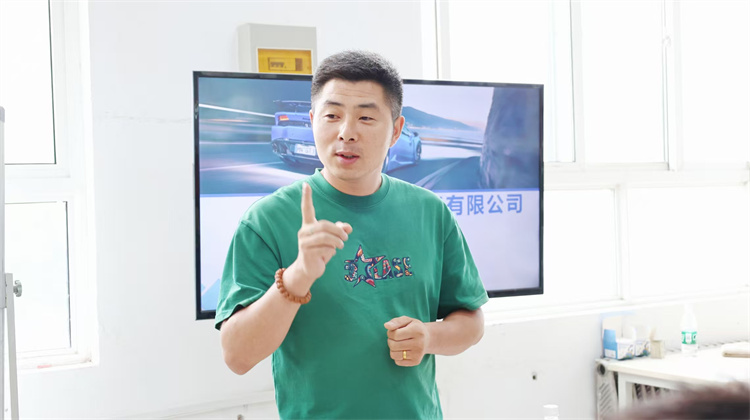 校企合作再升級(jí)，學(xué)子就業(yè)無憂——靚車牛人走進(jìn)西安萬通開展專場招聘