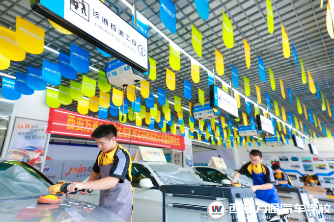 西安萬通汽車學校學子實訓(xùn)
