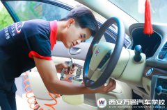 成功學(xué)子：順應(yīng)興趣愛好 放棄廚師學(xué)汽修