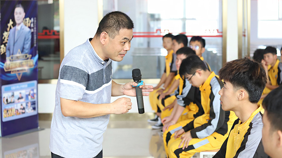 汽修行業(yè)頂級(jí)大師李東江教授蒞臨西安萬(wàn)通講學(xué)6