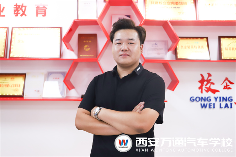 萬通優秀畢業學子吳科良：越努力，越幸運！
