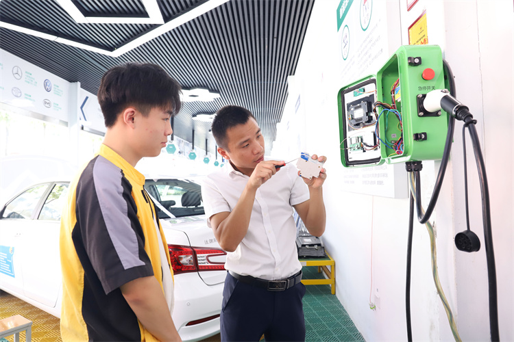 職位增多！新能源汽車行業新機遇！還不趕緊加入