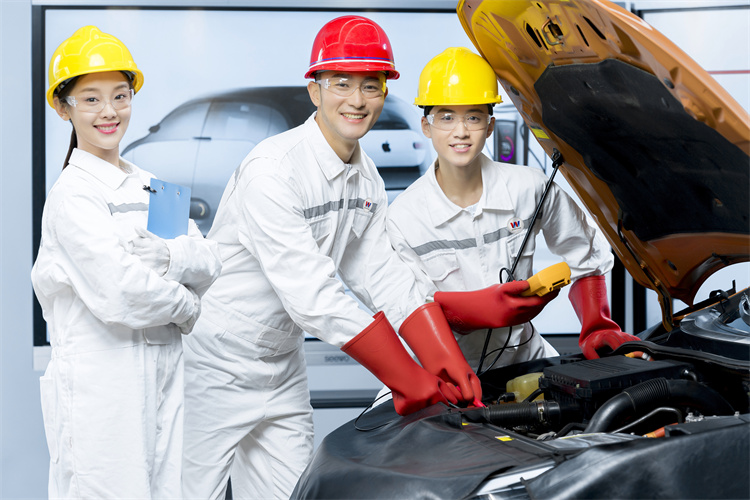 【行業選擇】細數汽車行業優勢，學汽修到萬通~！