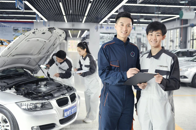 央視：職業院校學生一樣能當兵、上大學、考研、公務員和事業編