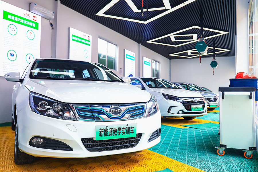 電動(dòng)汽車(chē)維修技術(shù)要點(diǎn)及與傳統(tǒng)燃油車(chē)的差異，未來(lái)就業(yè)方向有哪些？