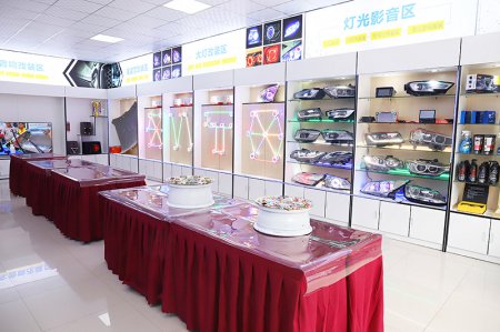 汽車(chē)維修短期速成班學(xué)什么？汽車(chē)美容改裝、汽車(chē)快修快保、汽車(chē)鈑噴涂裝技術(shù)